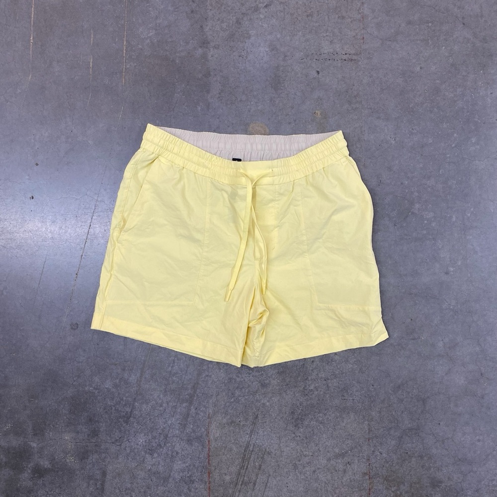 Lululemon Men’s Yellow Athletic Shorts Size L‎
